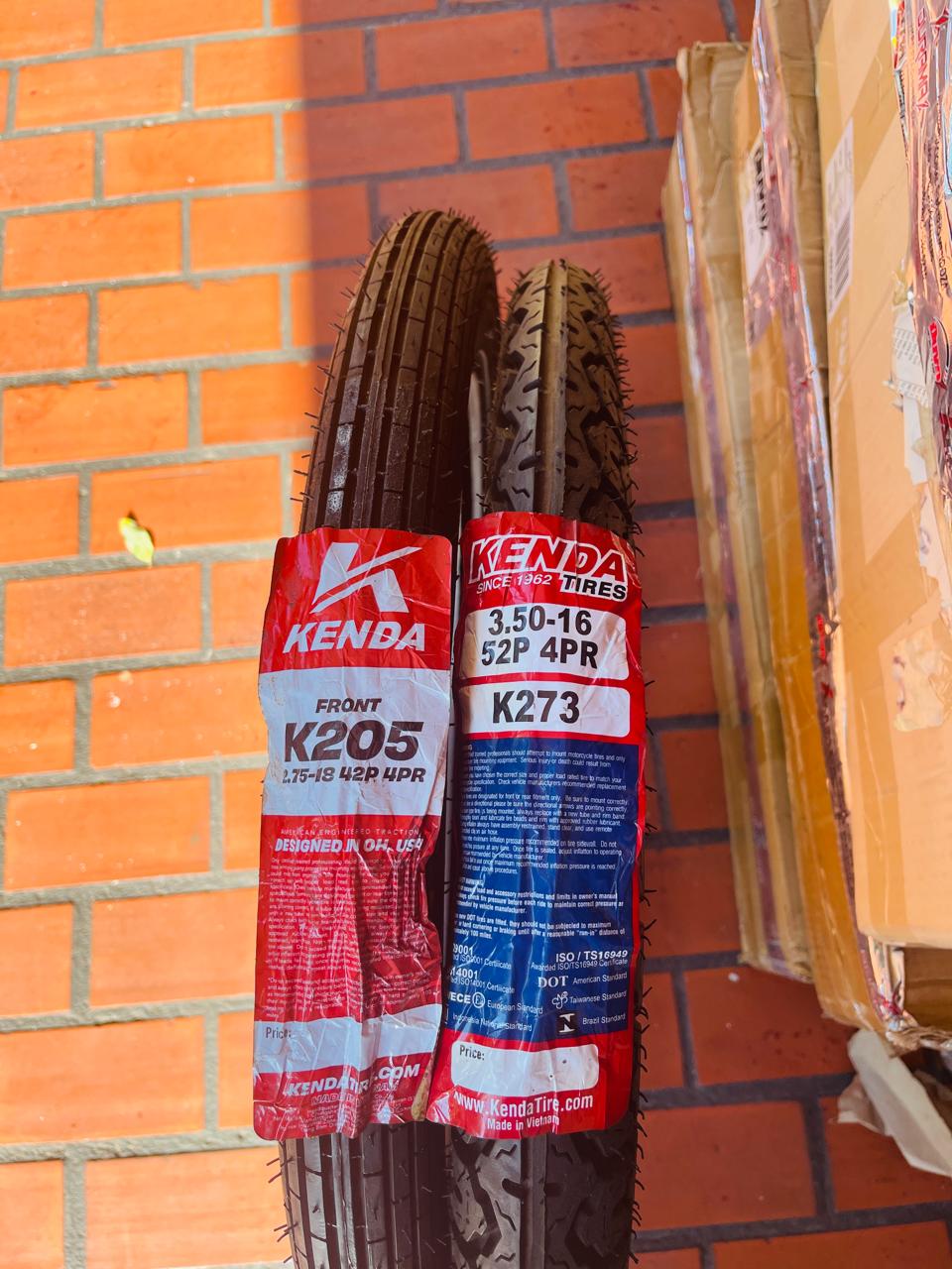 Juego de Llantas Kenda Tipo Original (2.75-18 K205 y 3.50-16 K273) - Suzuki GN 125