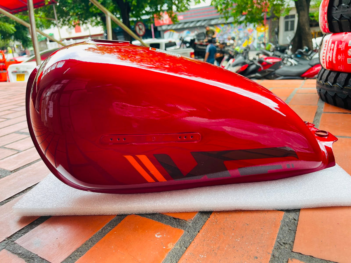 Kit Tanque de Gasolina + Tapas Laterales Suzuki GN 125 F - Rojo (Con Emblemas)