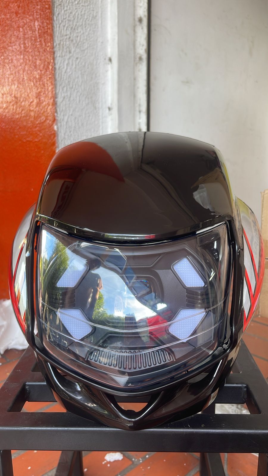Combo Carenaje Frontal Completo con Farola Lupa / DRL LED para Hero Eco Deluxe - Negro con Adhesivos Rojo / Plata