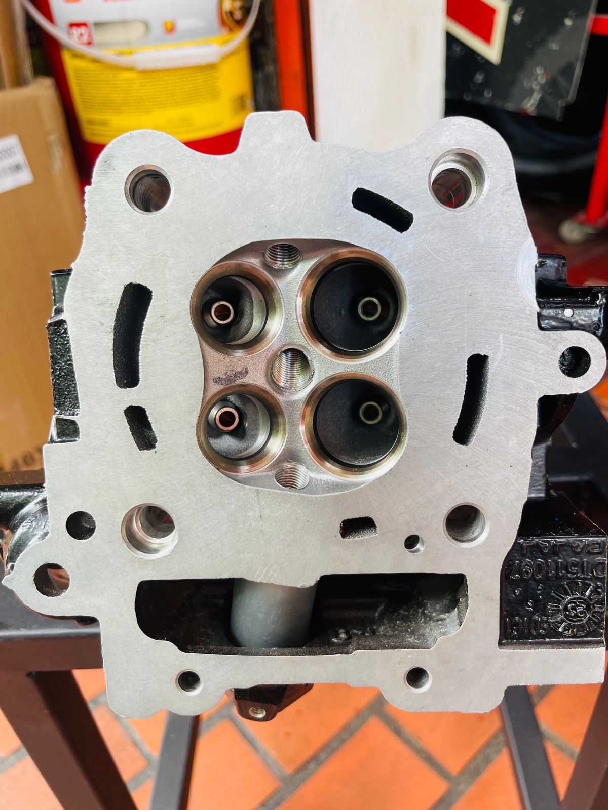 Culata de Motor Original para Bajaj Pulsar NS 200 FI con Árbol de Levas (4 Válvulas / Triple Bujía)  Descripción: