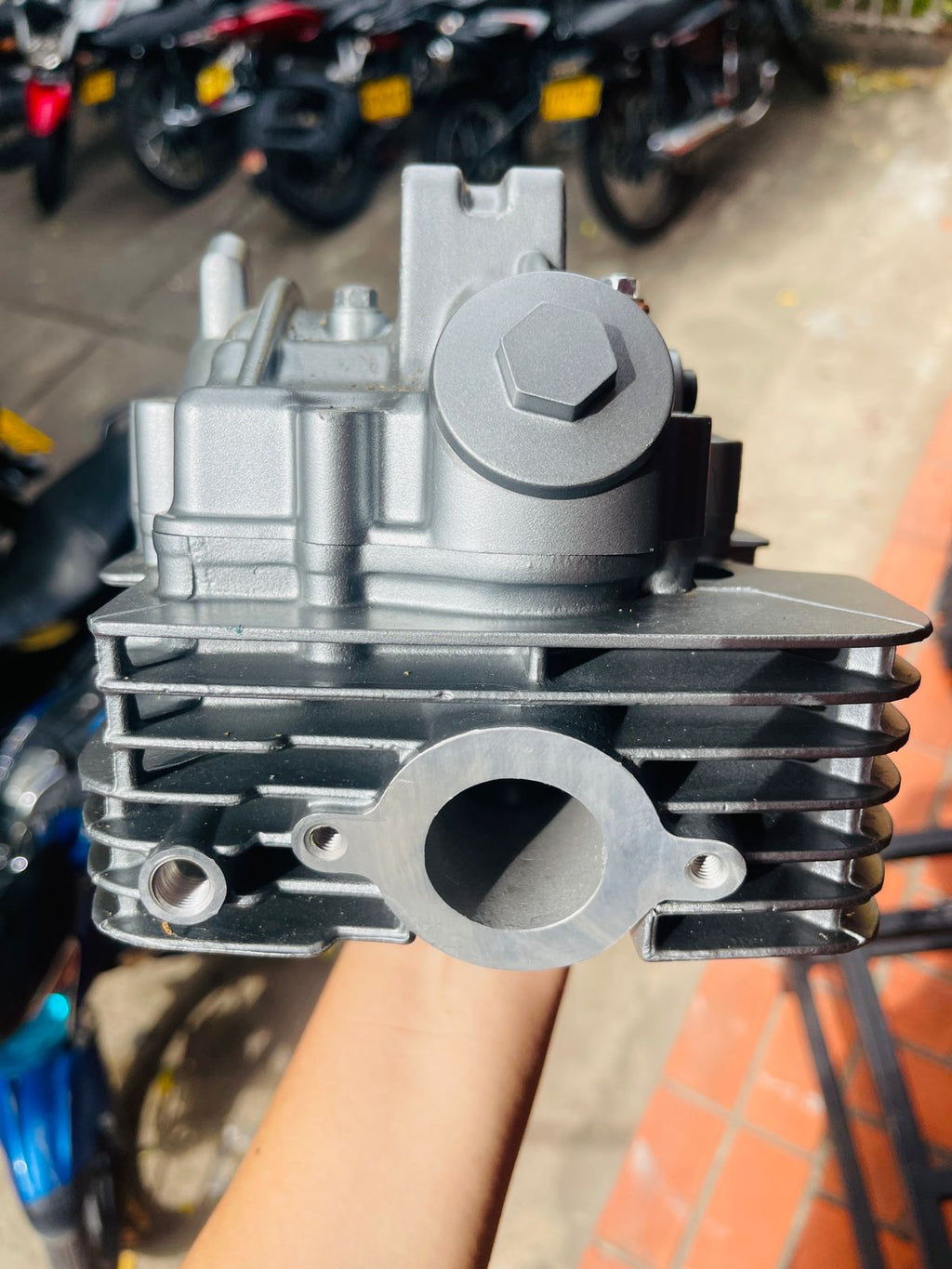 Culata de Motor Completa para Suzuki DR 200 - Marca KVT (Código M130189)