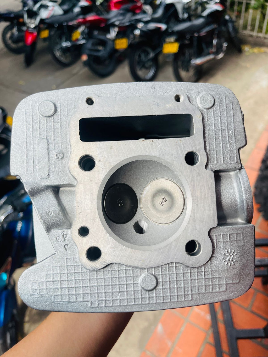 Culata de Motor Completa para Suzuki DR 200 - Marca KVT (Código M130189)