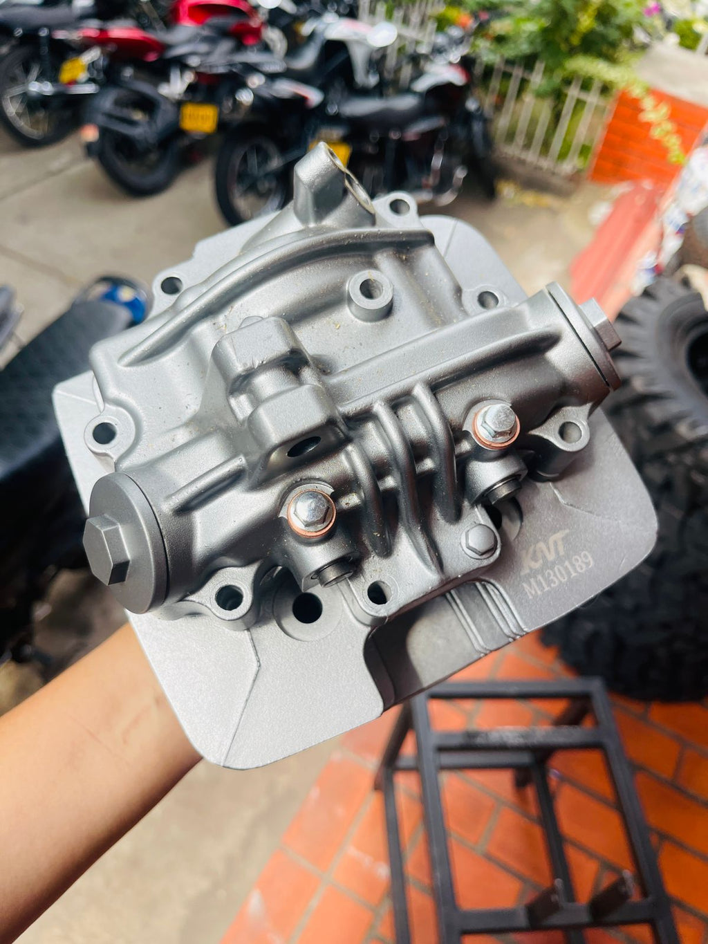 Culata de Motor Completa para Suzuki DR 200 - Marca KVT (Código M130189)