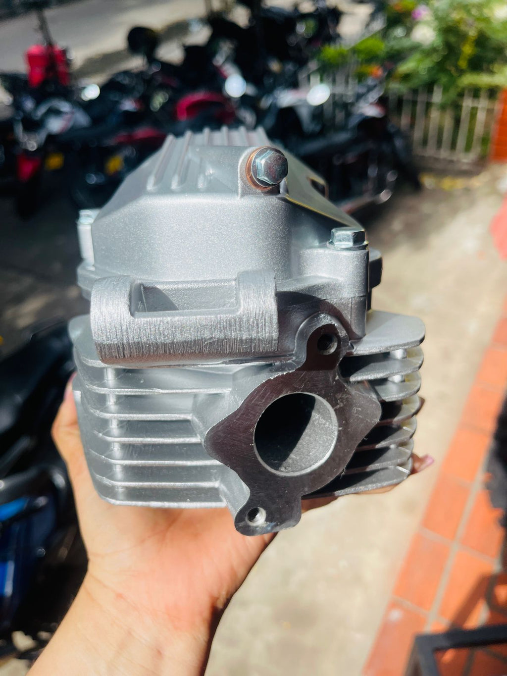 Culata de Motor Completa para AKT TT 125 / TT 150 / NKD 125 (Con Tapa Culatín)