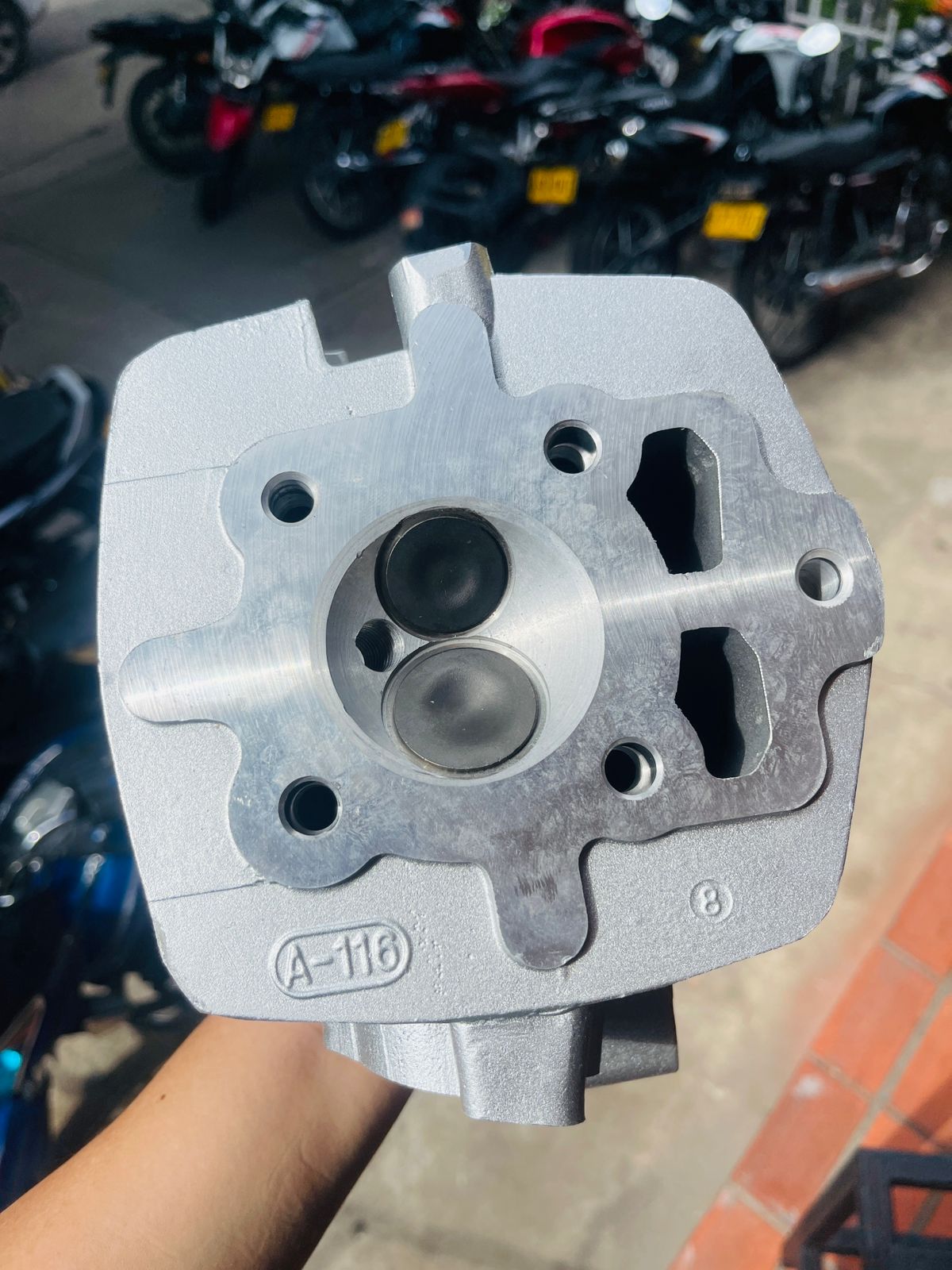 Culata de Motor Completa para AKT TT 125 / TT 150 / NKD 125 (Con Tapa Culatín)