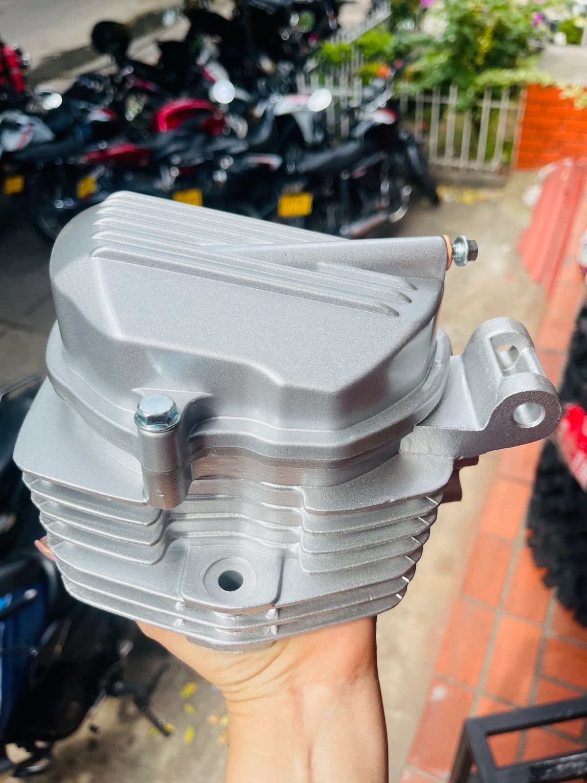 Culata de Motor Completa para AKT TT 125 / TT 150 / NKD 125 (Con Tapa Culatín)