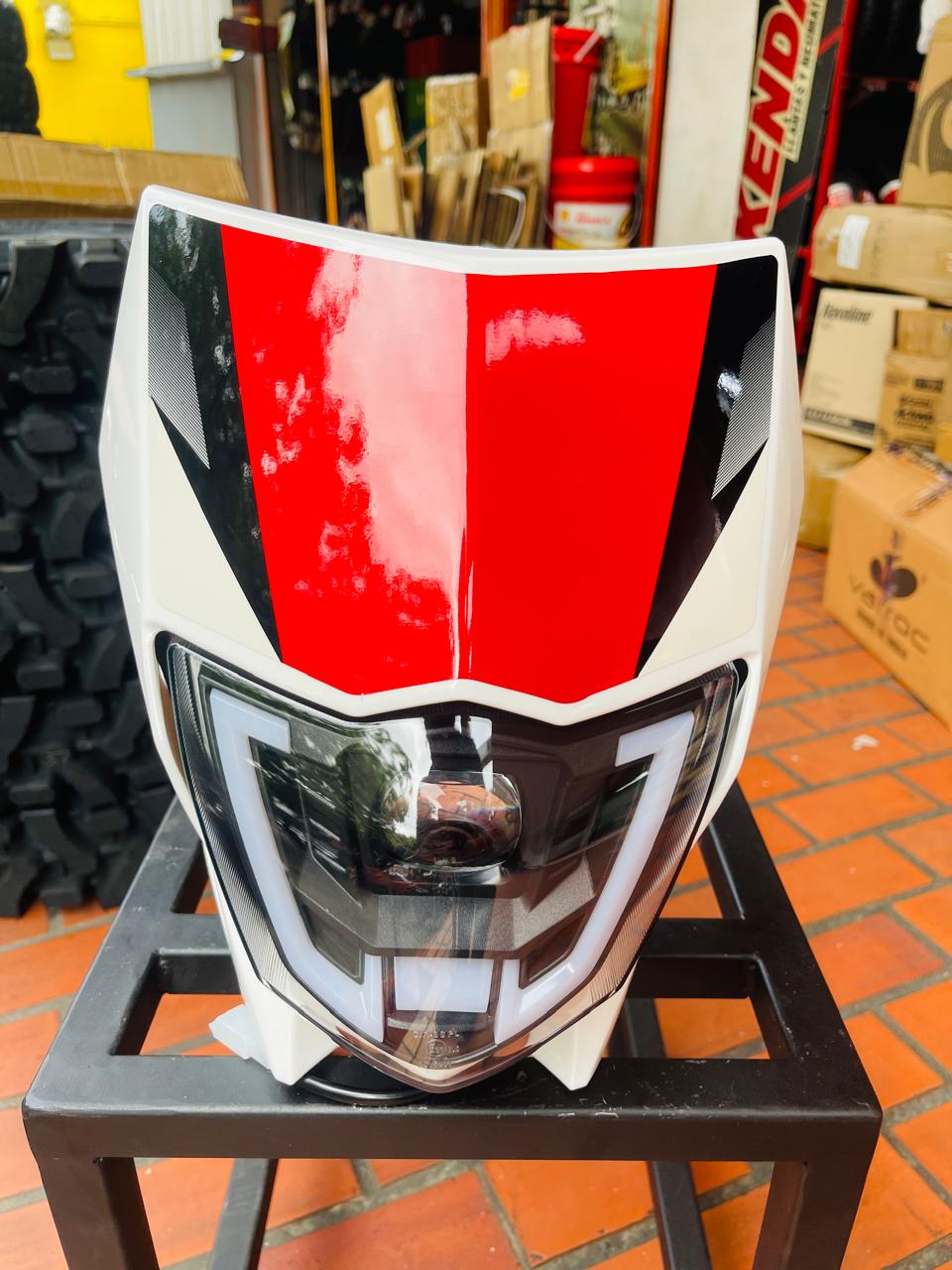 Combo Carenaje y Farola Completa LED para Yamaha XTZ 125 (Blanco / Rojo / Negro)